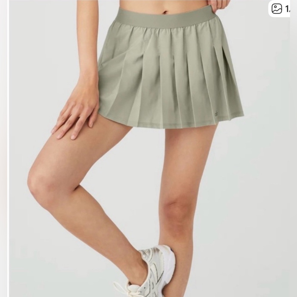 Alo Yoga Varsity pleated tennis miniskirt, built in shorts; S -see measurements